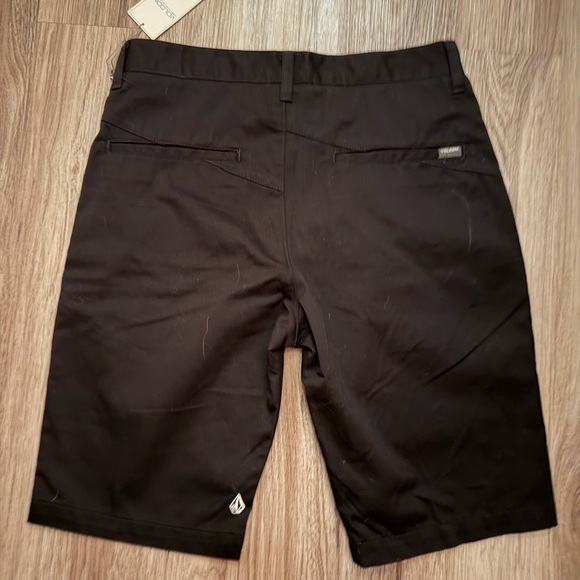 Volcom Men's black Flat Front Shorts - Picture 2 of 4